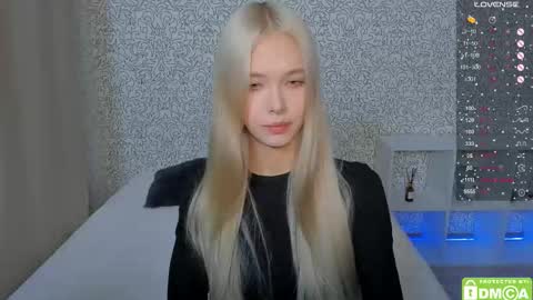 Snapshot of eshcka chatting on 11.17.25 Megan and Brad online show from 11.17.25