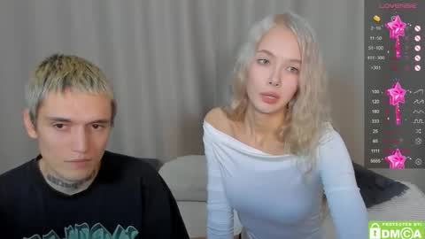 Snapshot of eshcka chatting on 11.28.25 Megan and Brad online show from 11.28.25