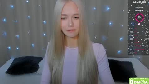 Snapshot of eshcka chatting on 12.04.25 Megan and Brad online show from 12.04.25