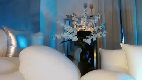 Snapshot of eskeira_ chatting on 01.03.25 Esther online show from 01.03.25