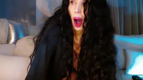 Snapshot of eskeira_ chatting on 02.05.25 Esther online show from 02.05.25
