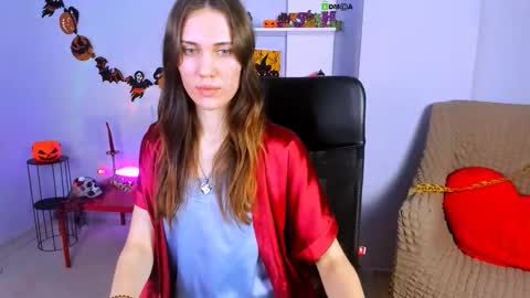 esma_shine online show from 10.27.25