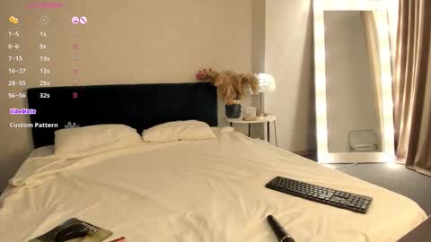 Esme Runn online show from 10.28.25