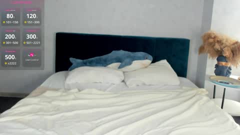 Esme Runn online show from 04.10.26