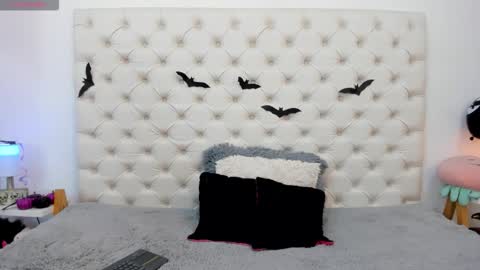 esmeralda  online show from 10.24.25