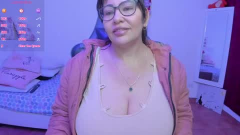 esme online show from 04.13.26