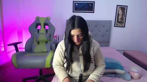 Perla online show from 10.15.25