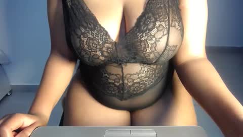 Esme online show from 09.19.25