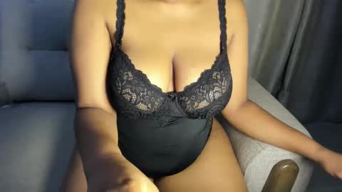 Esme online show from 10.02.25