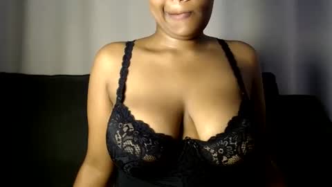 Snapshot of esmeray_ chatting on 06.17.26 Esme online show from 06.17.26