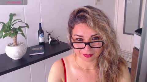 Snapshot of esperanza86_ chatting on 12.22.24 Juliana online show from 12.22.24