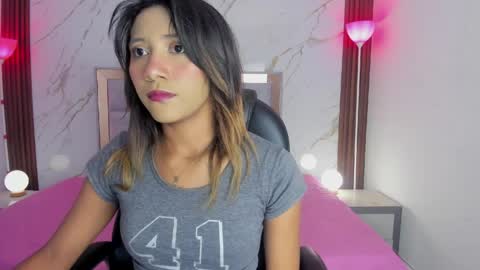 Snapshot of esperanzamora chatting on 04.04.26 esperanzamora online show from 04.04.26