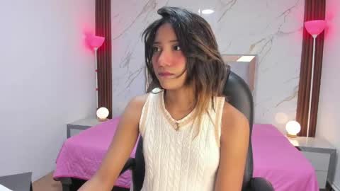 Snapshot of esperanzamora chatting on 04.16.26 esperanzamora online show from 04.16.26