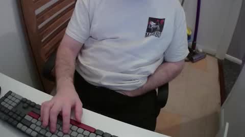 Snapshot of essex_wild chatting on 02.14.26 Morph online show from 02.14.26