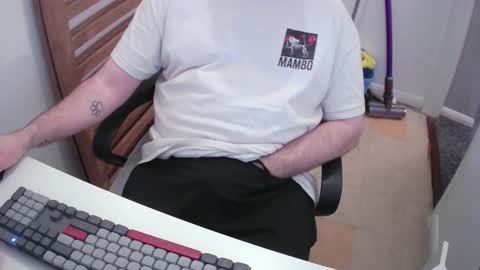 Snapshot of essex_wild chatting on 02.19.26 Morph online show from 02.19.26