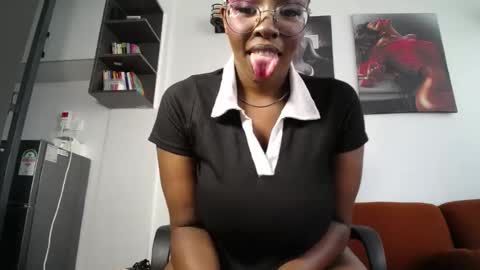 Snapshot of essy200 chatting on 06.20.26 essy200 online show from 06.20.26