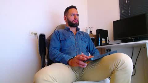 Snapshot of esteban7984068 chatting on 03.06.26 esteban online show from 03.06.26