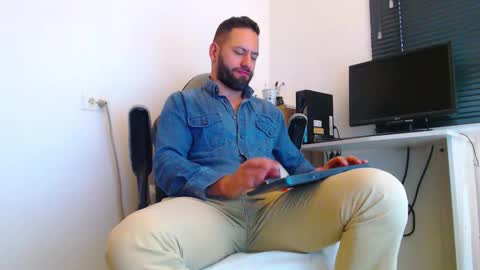 Snapshot of esteban7984068 chatting on 03.07.26 esteban online show from 03.07.26