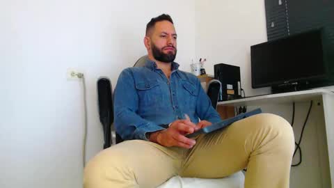 Snapshot of esteban7984068 chatting on 03.12.26 esteban online show from 03.12.26
