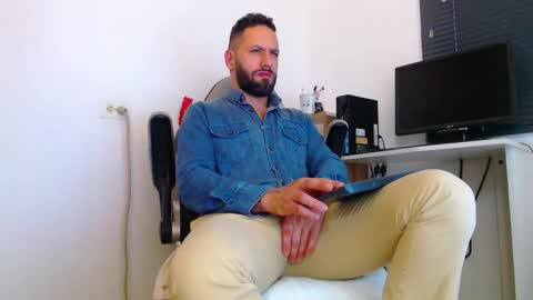 Snapshot of esteban7984068 chatting on 03.13.26 esteban online show from 03.13.26
