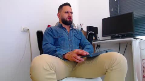 Snapshot of esteban7984068 chatting on 03.17.26 esteban online show from 03.17.26