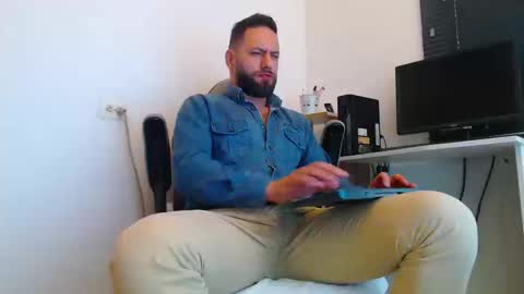 Snapshot of esteban7984068 chatting on 03.20.26 esteban online show from 03.20.26