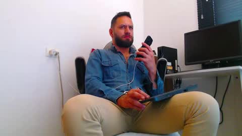 Snapshot of esteban7984068 chatting on 03.25.26 esteban online show from 03.25.26