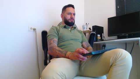 Snapshot of esteban7984068 chatting on 03.26.26 esteban online show from 03.26.26