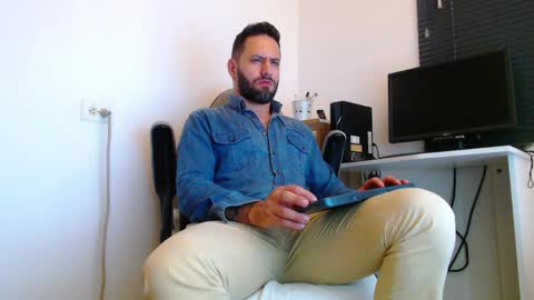 Snapshot of esteban7984068 chatting on 04.07.26 esteban online show from 04.07.26