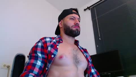 Snapshot of esteban7984068 chatting on 04.23.26 esteban online show from 04.23.26