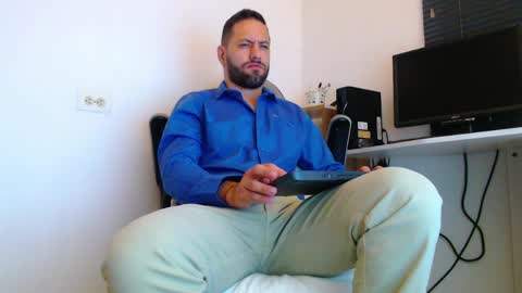 Snapshot of esteban7984068 chatting on 05.04.26 esteban online show from 05.04.26