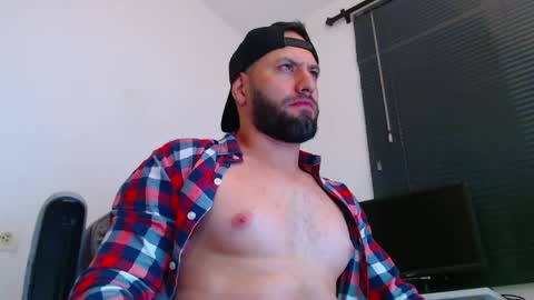 Snapshot of esteban7984068 chatting on 05.14.26 esteban online show from 05.14.26