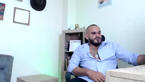 Snapshot of esteban_fer chatting on 06.12.26 Esteban Fernandez online show from 06.12.26