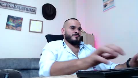 Snapshot of esteban_fer chatting on 06.18.26 Esteban Fernandez online show from 06.18.26
