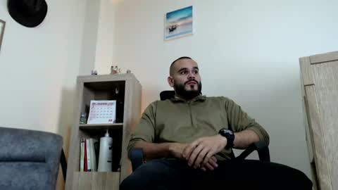 Snapshot of esteban_fer chatting on 06.19.26 Esteban Fernandez online show from 06.19.26