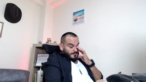 Snapshot of esteban_fer chatting on 06.25.26 Esteban Fernandez online show from 06.25.26
