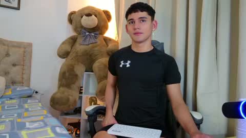 Snapshot of estebanperez_ chatting on 07.18.26 Esteban online show from 07.18.26