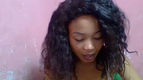 estelah20 online show from 10.19.25