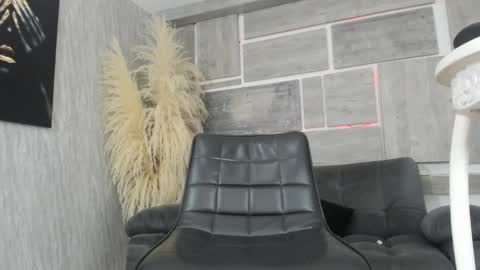 Snapshot of estephany_doll chatting on 10.21.25 Estephany online show from 10.21.25