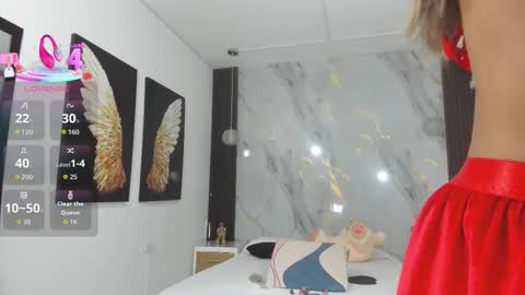 Snapshot of estephany_doll chatting on 10.30.25 Estephany online show from 10.30.25