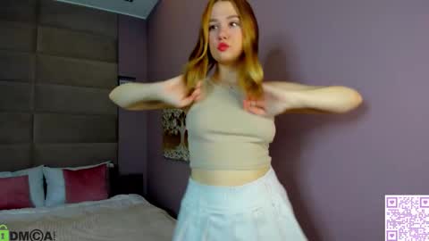 Snapshot of ester_rabin chatting on 09.17.25 Ester online show from 09.17.25