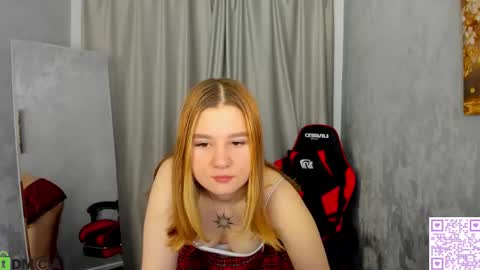 Snapshot of ester_rabin chatting on 11.09.25 Ester online show from 11.09.25