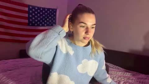 Snapshot of ester_vixen chatting on 12.03.25 Ester online show from 12.03.25