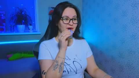 EsterPlayful online show from 11.17.25