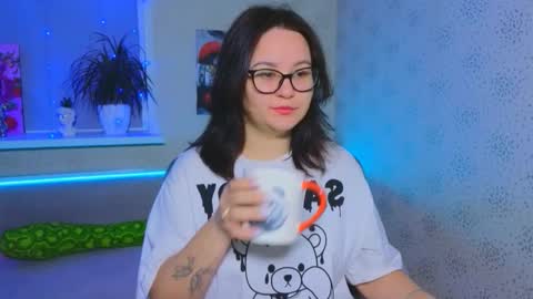 EsterPlayful online show from 11.24.25