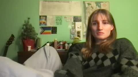 Esther Grey online show from 01.28.25