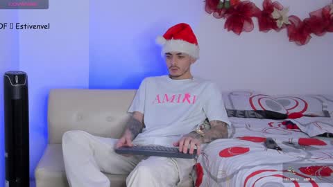 Snapshot of estivenvel chatting on 12.24.24 estivenvel online show from 12.24.24