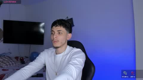 Snapshot of estivenvel chatting on 09.22.25 estivenvel online show from 09.22.25