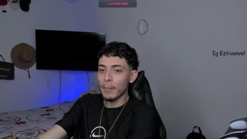 Snapshot of estivenvel chatting on 10.20.25 estivenvel online show from 10.20.25