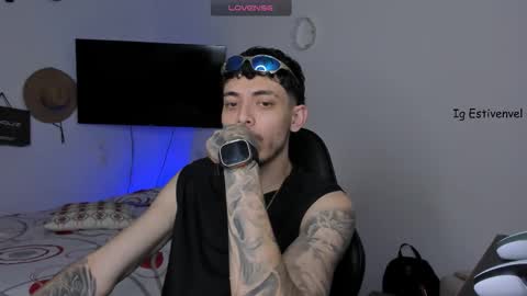 Snapshot of estivenvel chatting on 10.22.25 estivenvel online show from 10.22.25